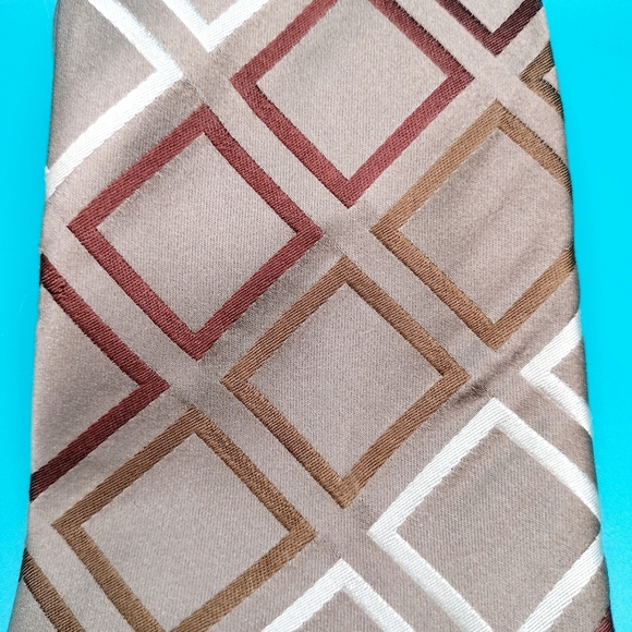 BCBG ATTITUDE SILK NECKTIE TIE BROWN SQUARE GEOMETRIC PATTERN MADE IN USA. B - Picture 2 of 7